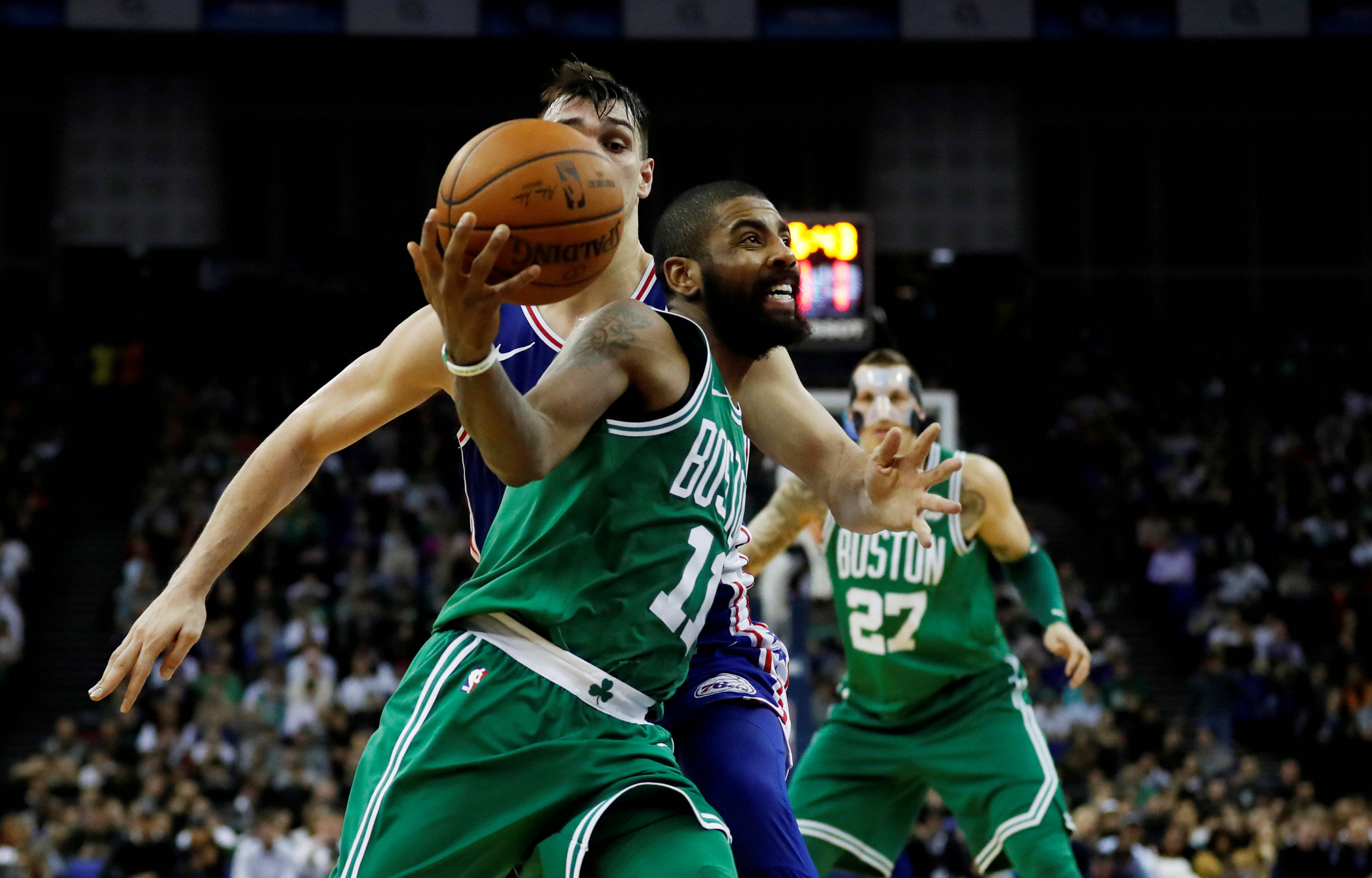 欧预赛全程直播，球迷热情支持，体育精彩瞬间