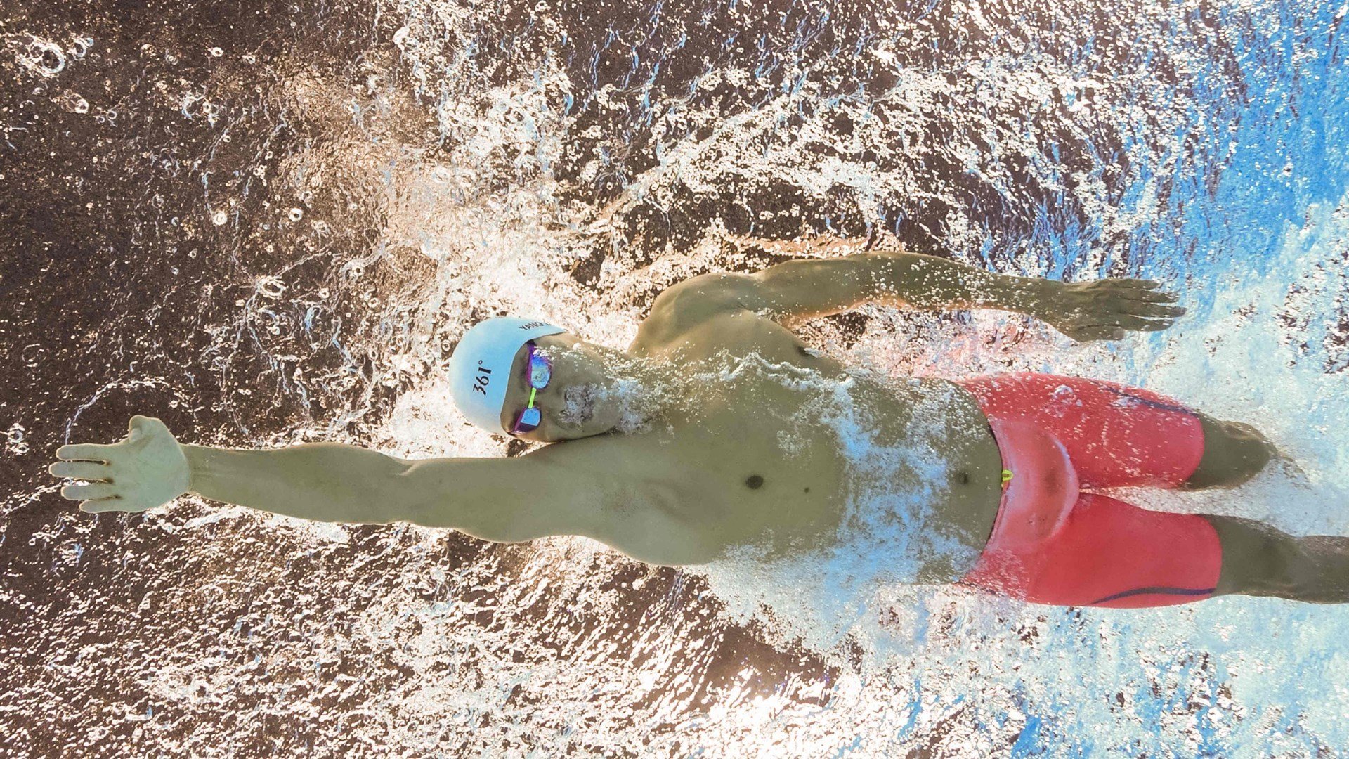 世俱杯决赛激情夜！姆巴佩里突外投，切尔西血战那不勒斯